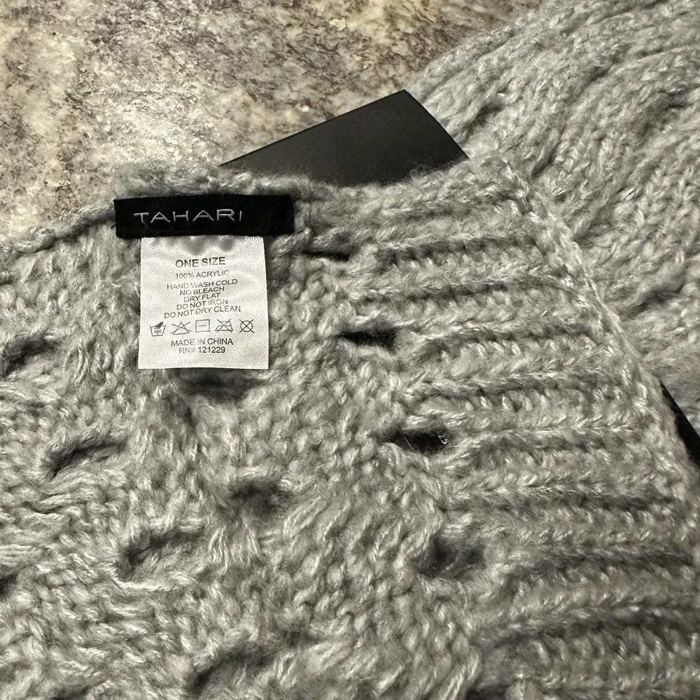 NWT Tahari Cable Knit Beanie & Scarf 2 Piece Set Gray OS Lightweight Cozy Gift